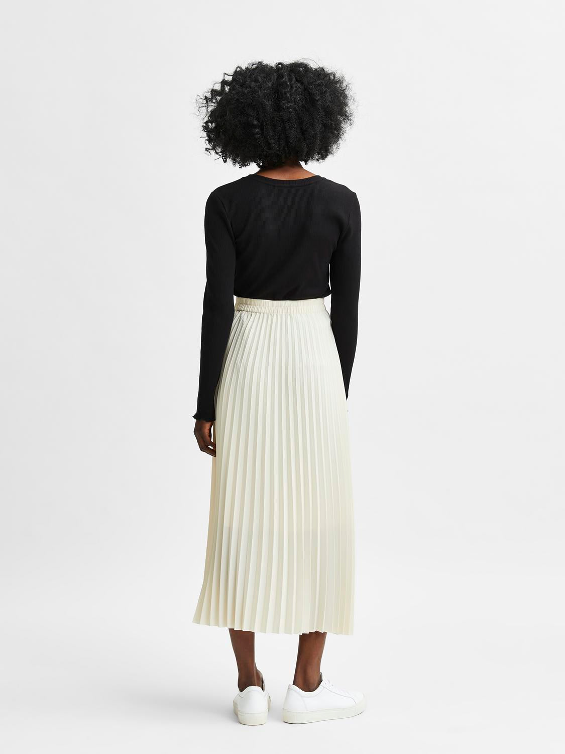 model_shot-back